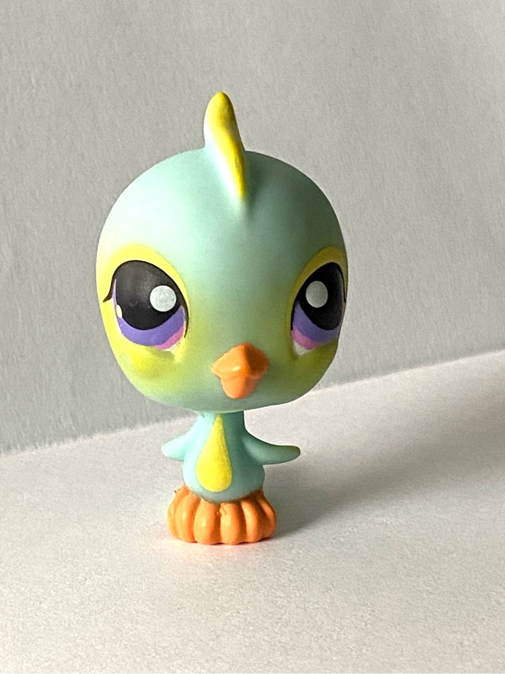 Littlest Pet Shop LPS Parakeet Purple Eyes Hasbro 2005